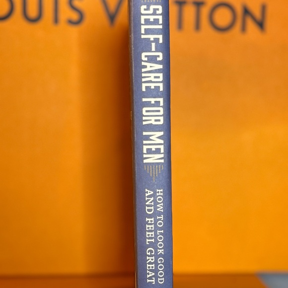 Swig Life Wood Grain Insulated Stainless Steel Tumbler & Self-Care for Men Book - Picture 7 of 11